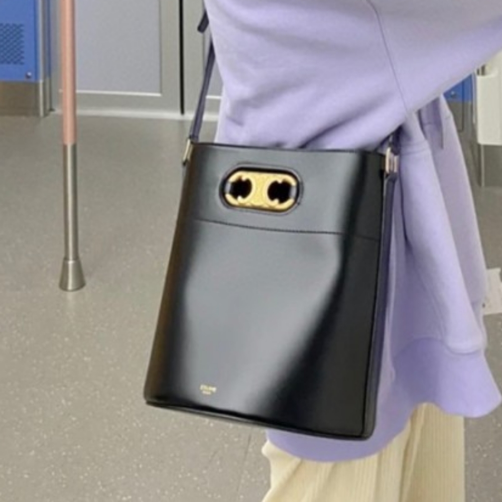 CELINE Black Maillon Triomphe Bucket Bag - Picture 4 of 9
